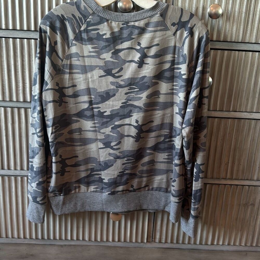 Tiana B. Camo Crew Sweatshirt size medium - Picture 7 of 7